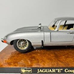 Diecast Bburago 3718 Special Edition Jaguar E-Type Coupe 1961 Original - Gambar 3