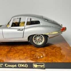 Diecast Bburago 3718 Special Edition Jaguar E-Type Coupe 1961 Original - Gambar 4