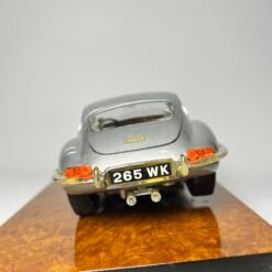 Diecast Bburago 3718 Special Edition Jaguar E-Type Coupe 1961 Original - Gambar 7