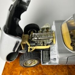 Diecast Bburago 3718 Special Edition Jaguar E-Type Coupe 1961 Original - Gambar 5